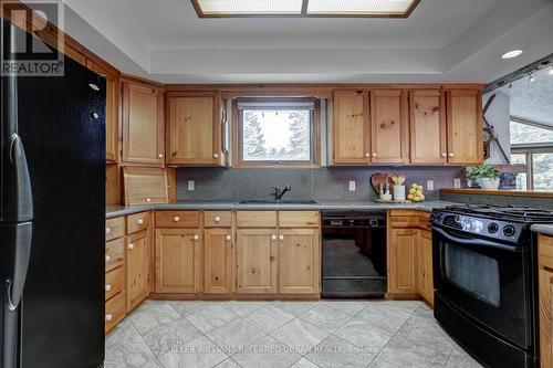 8672 Poplar Sideroad, Clearview, ON - Indoor Photo Showing Kitchen