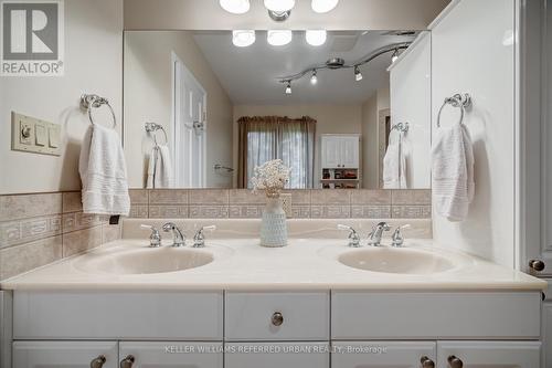 8672 Poplar Sideroad, Clearview, ON - Indoor Photo Showing Bathroom