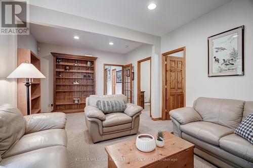 8672 Poplar Sideroad, Clearview, ON - Indoor Photo Showing Living Room