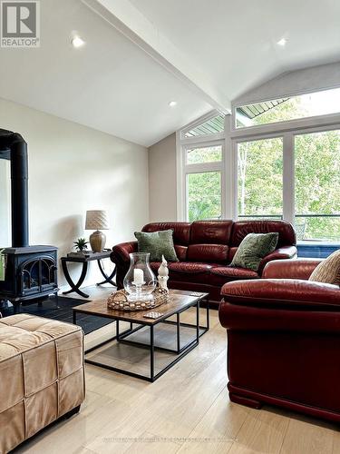 1183 N Kahshe Lake Road, Gravenhurst, ON - Indoor Photo Showing Living Room