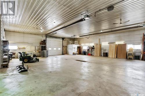 8 Deneve Drive, Edenwold Rm No. 158, SK - Indoor Photo Showing Garage