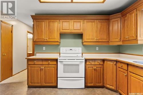 8 Deneve Drive, Edenwold Rm No. 158, SK - Indoor Photo Showing Kitchen