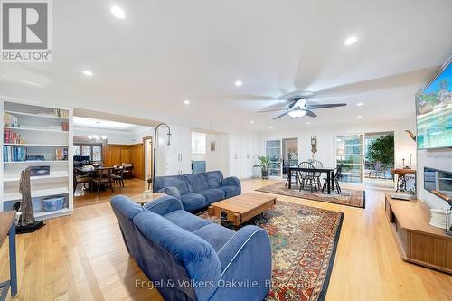 514 Maple Avenue, Hamilton (Delta), ON - Indoor Photo Showing Living Room With Fireplace