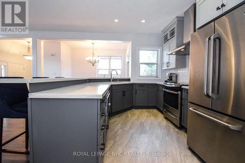 6 Gertrude Street, St. Catharines (438 - Port Dalhousie), ON - Indoor Photo Showing Kitchen