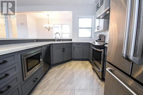 6 Gertrude Street, St. Catharines (438 - Port Dalhousie), ON - Indoor Photo Showing Kitchen With Upgraded Kitchen