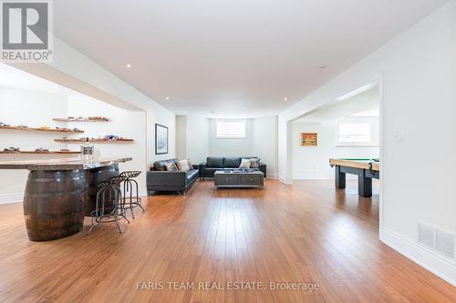 39 Vanderpost Crescent, Essa, ON - Indoor Photo Showing Living Room