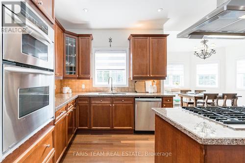 39 Vanderpost Crescent, Essa, ON - Indoor Photo Showing Kitchen