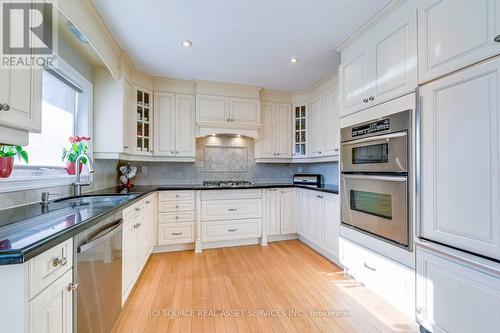 5859 Riverside Place, Mississauga, ON - Indoor Photo Showing Kitchen