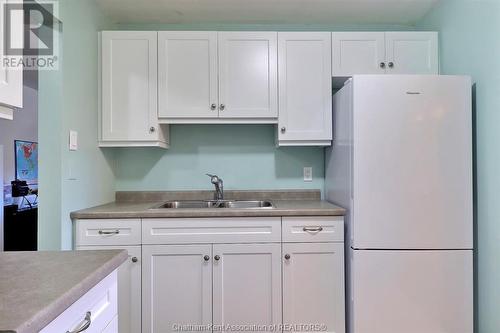 77 Baldoon Road Unit# 14, Chatham, ON - Indoor Photo Showing Kitchen With Double Sink