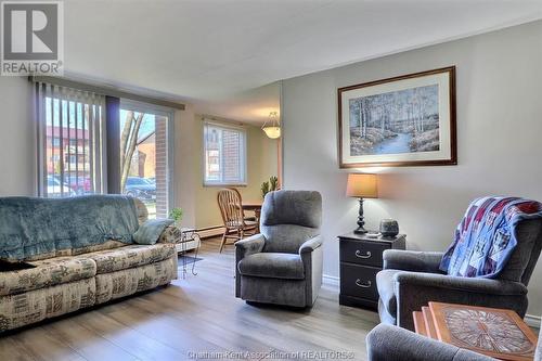 77 Baldoon Road Unit# 14, Chatham, ON - Indoor Photo Showing Living Room