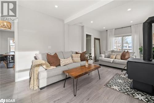 4084 Perth Road, Inverary, ON - Indoor Photo Showing Living Room