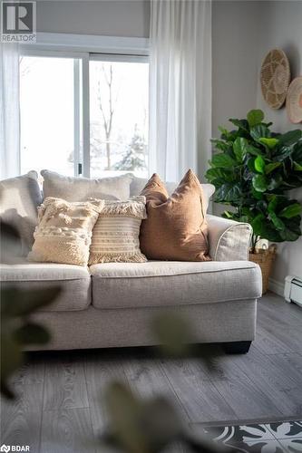 4084 Perth Road, Inverary, ON - Indoor Photo Showing Living Room