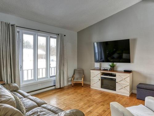 Living room - 460 Rue Parenteau, Shawinigan, QC - Indoor Photo Showing Living Room