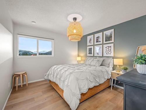 303-695 Castle Crag Cres, Courtenay, BC - Indoor Photo Showing Bedroom