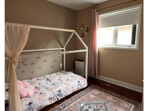 61 Kalmar Cres, Richmond Hill, ON - Indoor Photo Showing Bedroom