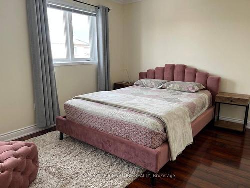 61 Kalmar Cres, Richmond Hill, ON - Indoor Photo Showing Bedroom