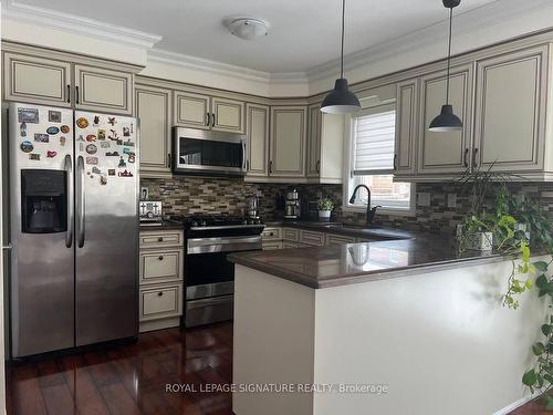 61 Kalmar Cres, Richmond Hill, ON - Indoor Photo Showing Kitchen