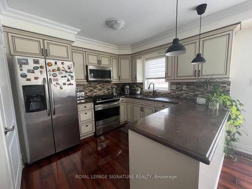 61 Kalmar Cres, Richmond Hill, ON - Indoor Photo Showing Kitchen