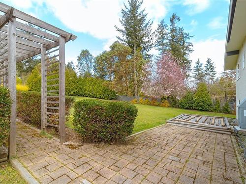 8564 Moxon Terr, North Saanich, BC 