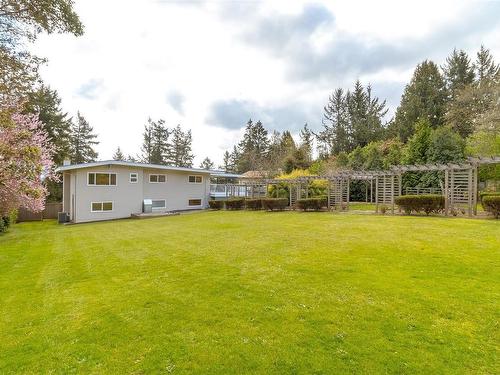 8564 Moxon Terr, North Saanich, BC 