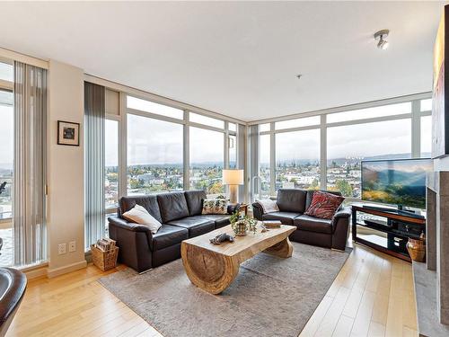 1302-38 Front St, Nanaimo, BC - Indoor Photo Showing Living Room