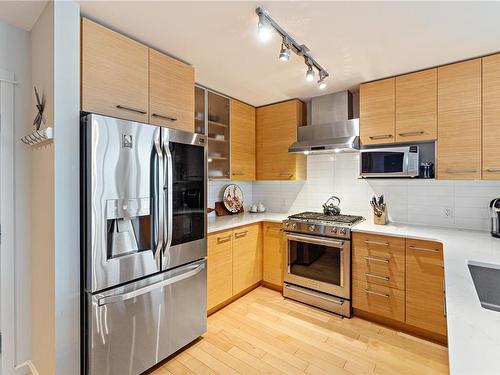 1302-38 Front St, Nanaimo, BC - Indoor Photo Showing Kitchen With Double Sink