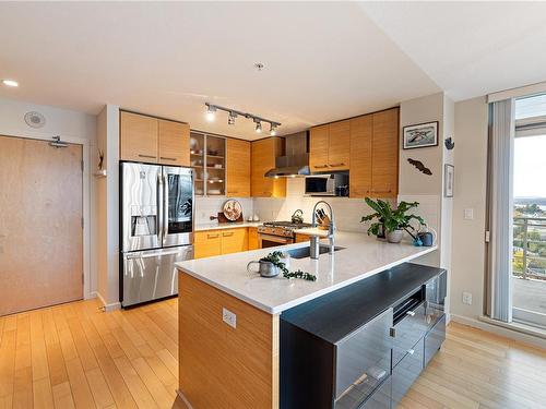 1302-38 Front St, Nanaimo, BC - Indoor Photo Showing Kitchen With Double Sink