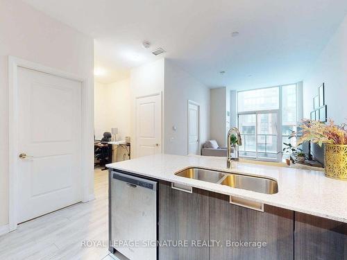 107-65 Watergarden Dr, Mississauga, ON - Indoor Photo Showing Kitchen With Double Sink