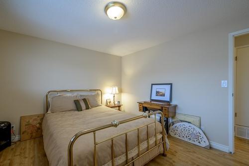 2543 Sandalwood Drive, Kamloops, BC - Indoor Photo Showing Bedroom