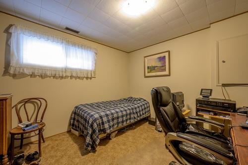 2543 Sandalwood Drive, Kamloops, BC - Indoor Photo Showing Bedroom