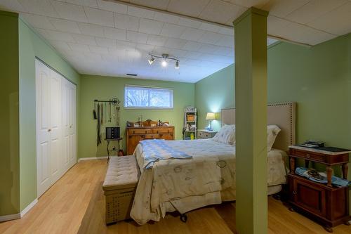 2543 Sandalwood Drive, Kamloops, BC - Indoor Photo Showing Bedroom