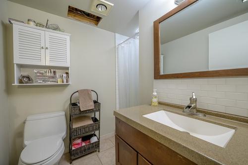 2543 Sandalwood Drive, Kamloops, BC - Indoor Photo Showing Bathroom