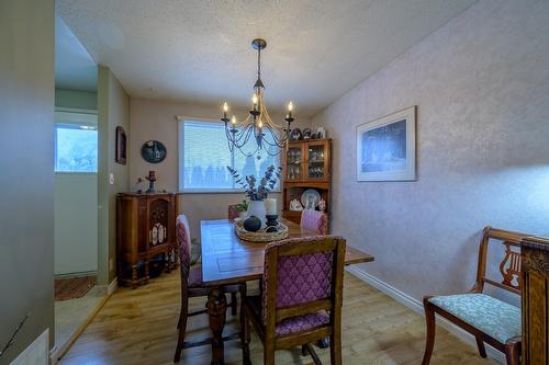 2543 Sandalwood Drive, Kamloops, BC - Indoor Photo Showing Dining Room