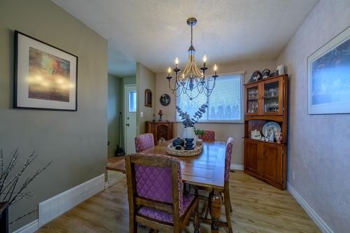 2543 Sandalwood Drive, Kamloops, BC - Indoor Photo Showing Dining Room