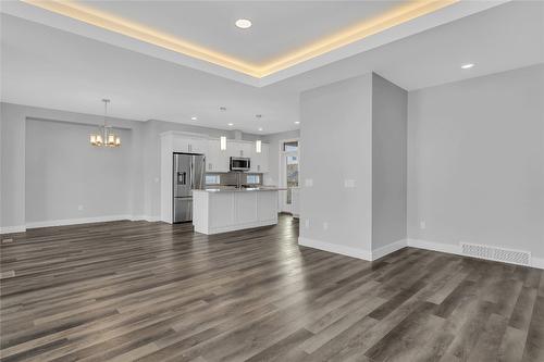 2779 Canyon Crest Drive, West Kelowna, BC - Indoor Photo Showing Kitchen