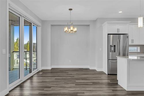 2779 Canyon Crest Drive, West Kelowna, BC - Indoor Photo Showing Kitchen