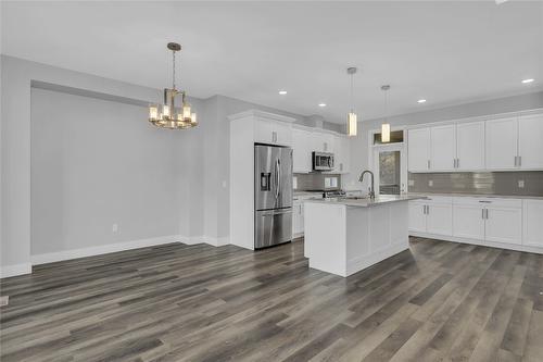 2779 Canyon Crest Drive, West Kelowna, BC - Indoor Photo Showing Kitchen With Upgraded Kitchen