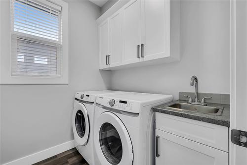 2779 Canyon Crest Drive, West Kelowna, BC - Indoor Photo Showing Laundry Room