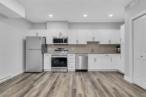 2779 Canyon Crest Drive, West Kelowna, BC - Indoor Photo Showing Kitchen