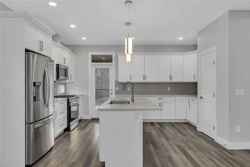 2779 Canyon Crest Drive, West Kelowna, BC - Indoor Photo Showing Kitchen With Upgraded Kitchen