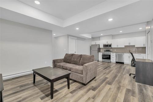 2779 Canyon Crest Drive, West Kelowna, BC - Indoor Photo Showing Living Room