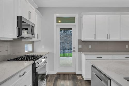 2779 Canyon Crest Drive, West Kelowna, BC - Indoor Photo Showing Kitchen