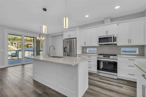 2779 Canyon Crest Drive, West Kelowna, BC - Indoor Photo Showing Kitchen With Double Sink With Upgraded Kitchen