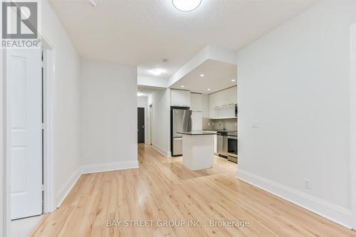 815 - 100 Harrison Garden Boulevard, Toronto, ON - Indoor Photo Showing Kitchen