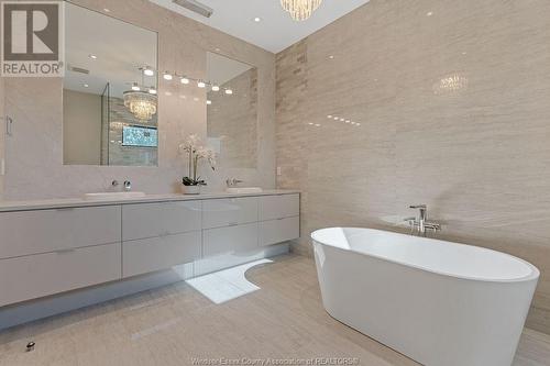 152 Grandview Avenue, Kingsville, ON - Indoor Photo Showing Bathroom