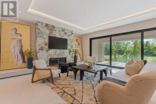 152 Grandview Avenue, Kingsville, ON - Indoor Photo Showing Living Room With Fireplace