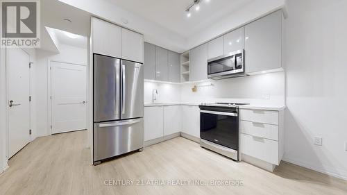 816 - 50 Dunfield Avenue, Toronto, ON - Indoor Photo Showing Kitchen