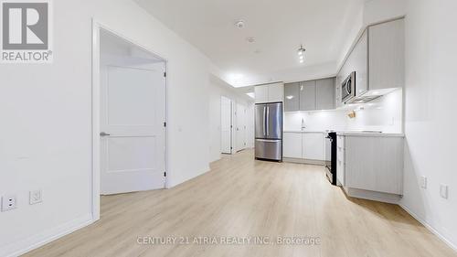 816 - 50 Dunfield Avenue, Toronto, ON - Indoor Photo Showing Kitchen