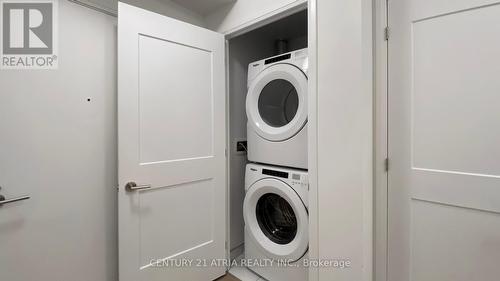 816 - 50 Dunfield Avenue, Toronto, ON - Indoor Photo Showing Laundry Room