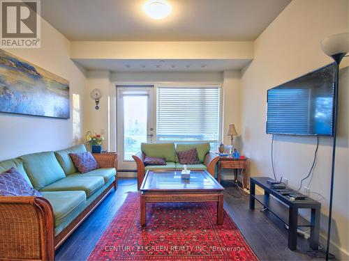 109 - 5025 Harvard Road, Mississauga, ON - Indoor Photo Showing Living Room